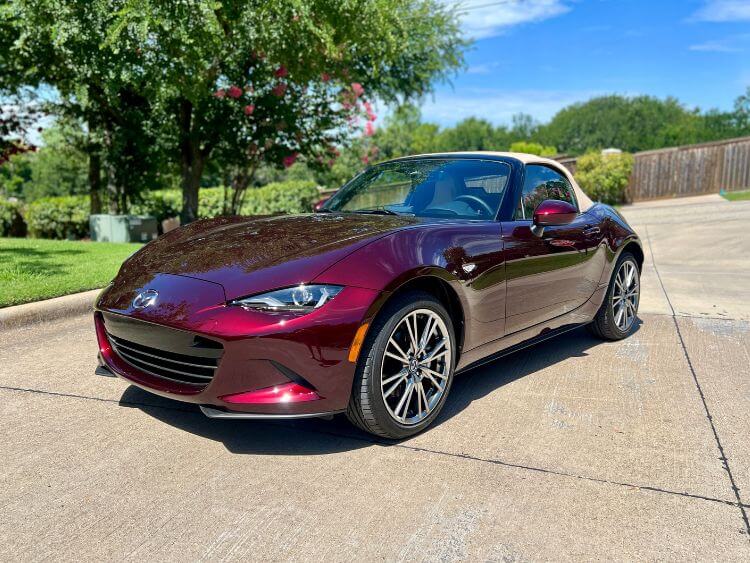 2025-Mazda-MX-5-Miata-35th-Anniversary-exterior-profile-11-carpro,.jpg