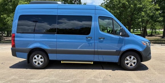 2025-Mercedes-Benz-Sprinter-van-feature