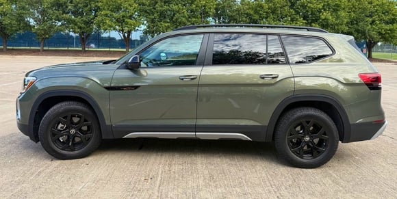 2025-vw-atlas-peak-edition-hero-2-carpro.jpg